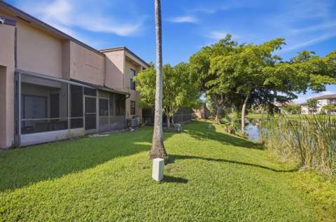 9523 NW 38th Place, Sunrise FL - photo 17 of 35