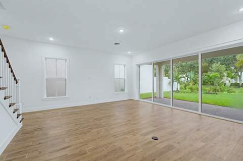 154 Parkside Way #14, Royal Palm Beach FL - photo 10 of 37