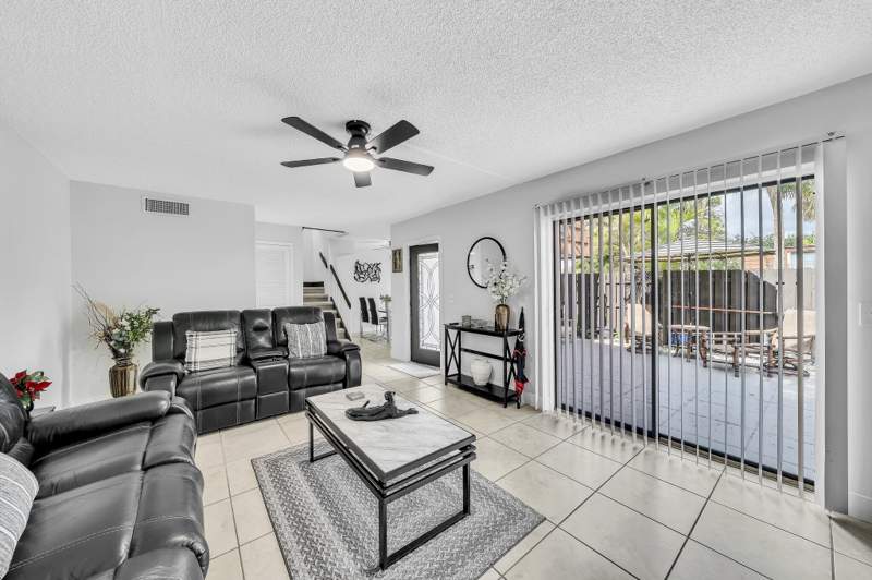 2 bedroom Townhouse at 2228 White Pine Circle #A, Pines 2, Greenacres — photo 2