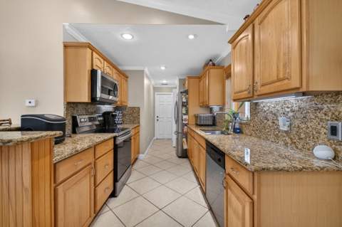 1314 SW Bellevue Avenue, Port St. Lucie FL - photo 7 of 29