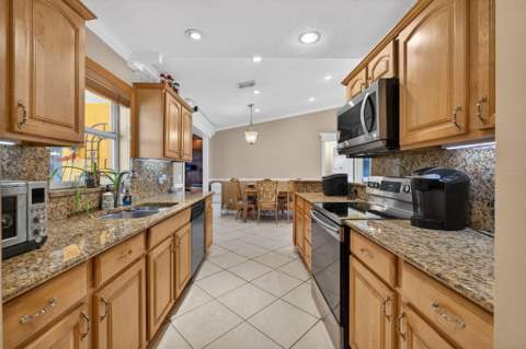 1314 SW Bellevue Avenue, Port St. Lucie FL - photo 8 of 29
