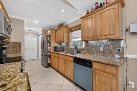 1314 SW Bellevue Avenue, Port St. Lucie FL - photo 10 of 29