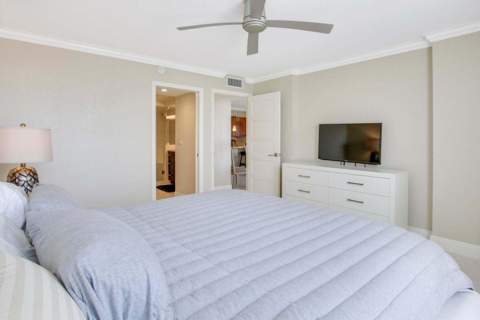 8 Royal Palm Way #2010, Boca Raton FL - photo 17 of 38