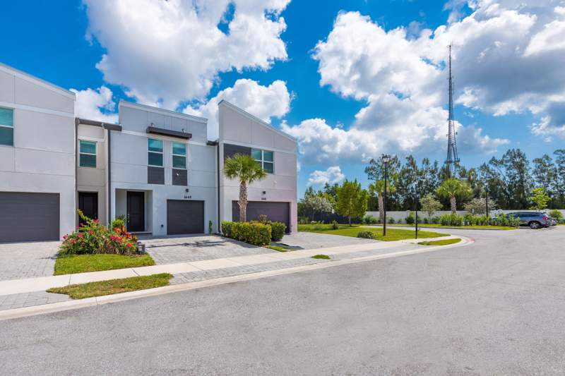 3 bedroom Townhouse at 1645 Lindley Street, Enclave At Mangonia Park, Mangonia Park — photo 4