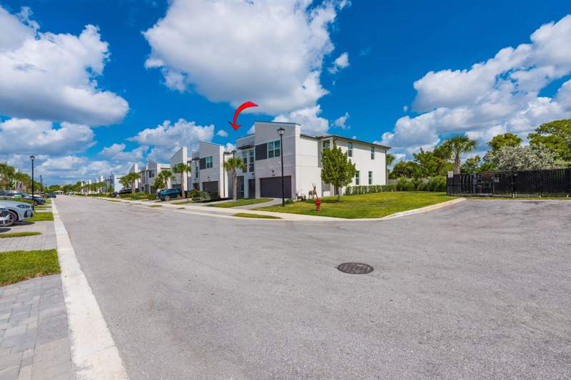 3 bedroom Townhouse at 1645 Lindley Street, Enclave At Mangonia Park, Mangonia Park — photo 5