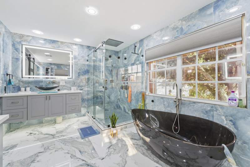 5 bedroom Single Family Residence at 7202 Catalina Isle Drive, Lake Charleston Par K, Lake Worth — photo 4