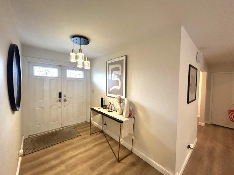 4 bedroom Single Family Residence at 560 S Lake Dasha Drive, Jacaranda Area 12, Plantation — photo 2