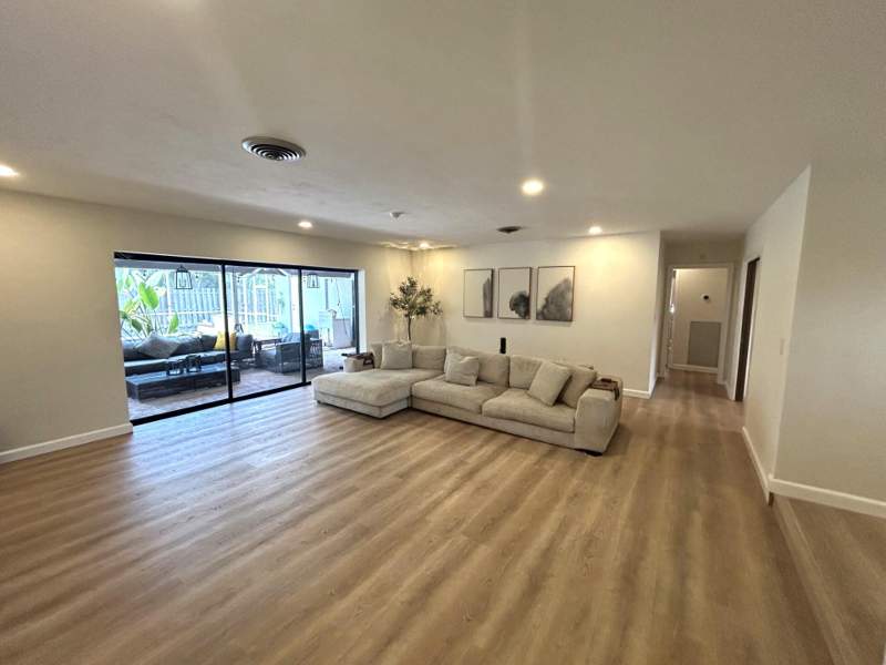 4 bedroom Single Family Residence at 560 S Lake Dasha Drive, Jacaranda Area 12, Plantation — photo 3