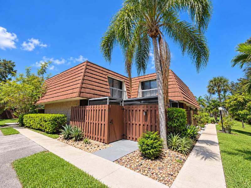 2 bedroom Townhouse at 825 Center Street #5A, Jupiter Plantation, Jupiter — photo 2