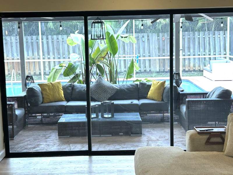 4 bedroom Single Family Residence at 560 S Lake Dasha Drive, Jacaranda Area 12, Plantation — photo 4
