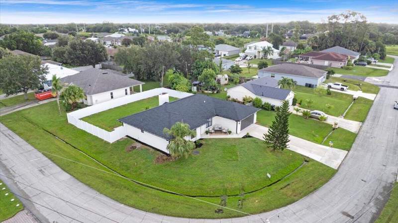 4 bedroom Single Family Residence at 2291 SW Jay Avenue, Port St Lucie Section 35, Port St. Lucie — photo 2