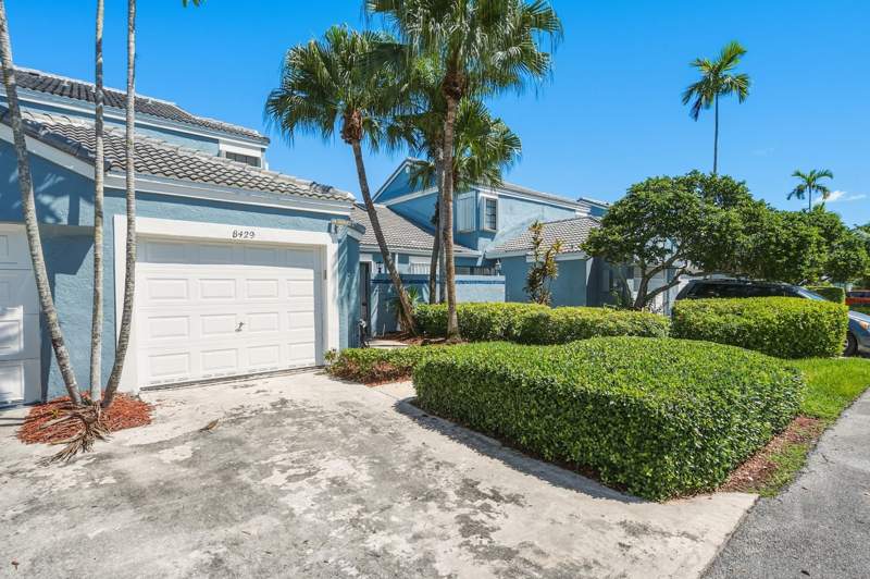 3 bedroom Townhouse at 8429 Waterford Circle #0, Waterford Woodmont, Tamarac — photo 2