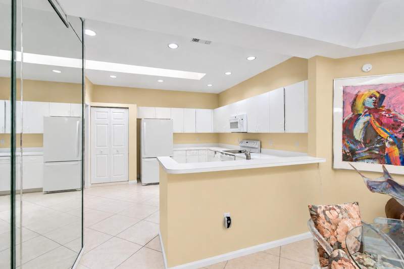 2 bedroom Villa at 12598 Crystal Pointe Drive #B, Coral Lakes, Boynton Beach — photo 4