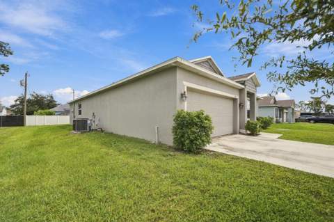 1811 SE Sandia Drive, Port St. Lucie FL - photo 17 of 50
