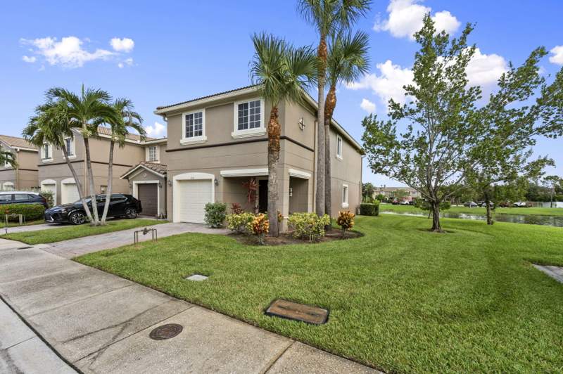 3 bedroom Townhouse at 2631 SW Marshfield Court, Third Replat Of Portofino Isles, Port St. Lucie — photo 3