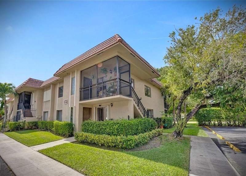 2 bedroom Condominium at 334 Lakeview Drive #204, Racquet Club Apts At Bonaventure, Weston — photo 2