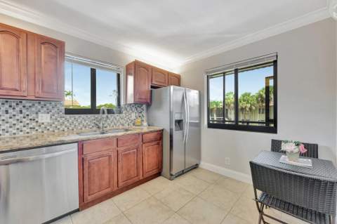 334 Lakeview Drive #204, Weston FL - photo 19 of 56