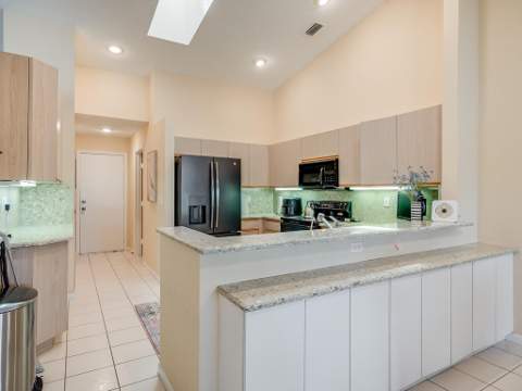 3933 Summer Chase Court, Lake Worth FL - photo 7 of 35