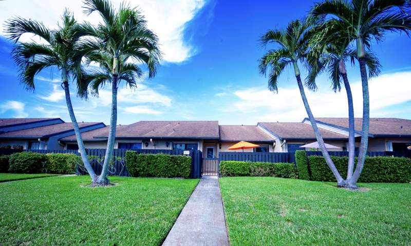 2 bedroom Villa at 727 Sunny Pine Way #F, Pine Ridge North Village III Condo, Greenacres — photo 1