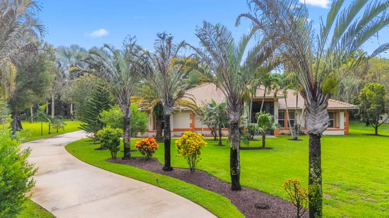 4 bedroom Single Family Residence at 14811 Horseshoe Trace, Paddock Park 1 Of Wellington, Wellington — photo 4