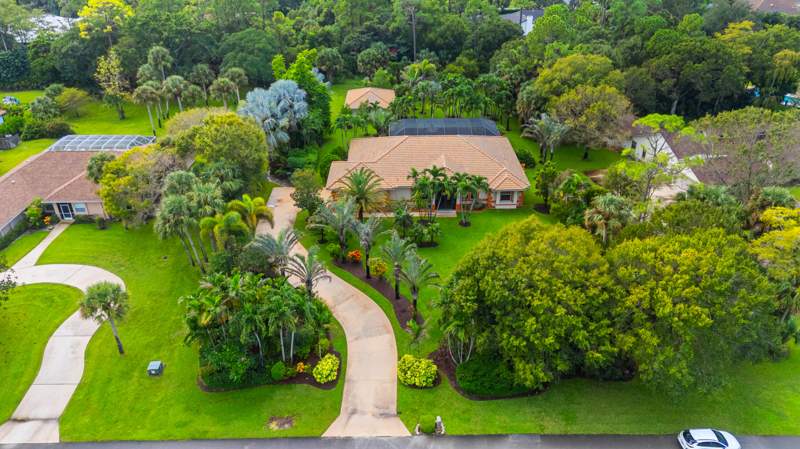 4 bedroom Single Family Residence at 14811 Horseshoe Trace, Paddock Park 1 Of Wellington, Wellington — photo 2