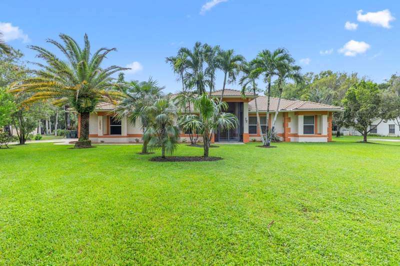 4 bedroom Single Family Residence at 14811 Horseshoe Trace, Paddock Park 1 Of Wellington, Wellington — photo 3