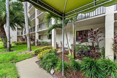 2205 S Cypress Bend Drive #103, Pompano Beach FL - photo 6 of 37