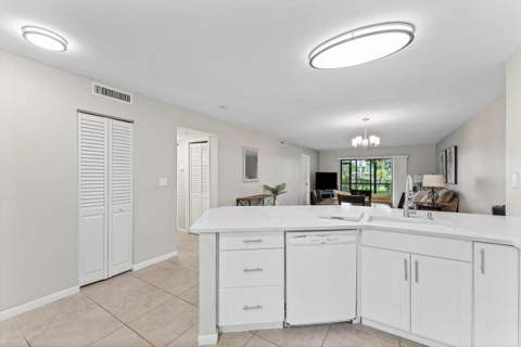 2205 S Cypress Bend Drive #103, Pompano Beach FL - photo 9 of 37