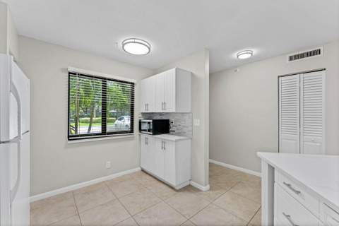 2205 S Cypress Bend Drive #103, Pompano Beach FL - photo 11 of 37