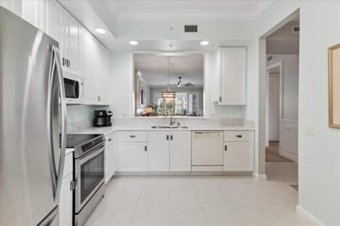 19 Harbour Isle Drive #202, Fort Pierce FL - photo 8 of 32