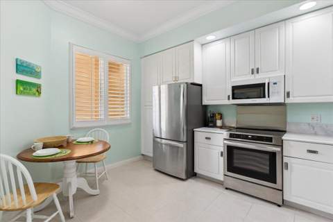 19 Harbour Isle Drive #202, Fort Pierce FL - photo 10 of 32