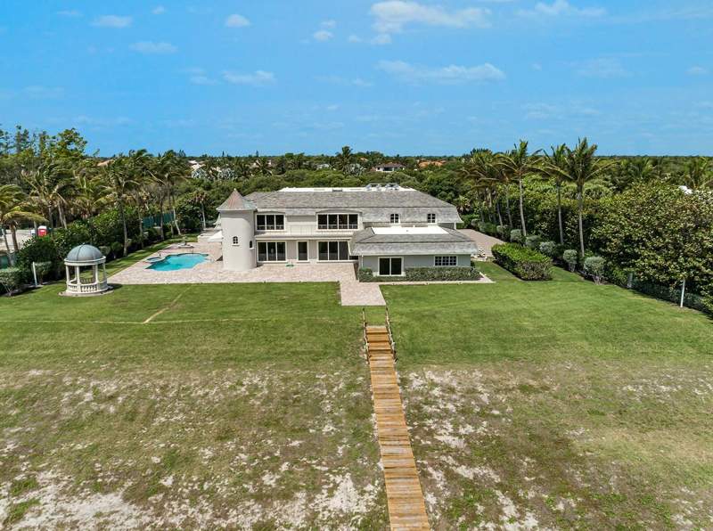 4 bedroom Single Family Residence at 477 S Beach Road, Jupiter Island, Jupiter Island — photo 3