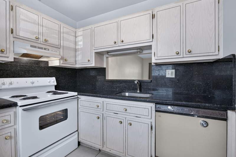 1 bedroom Condominium at 5181 W Oakland Park Boulevard #104, Quinsana Gardens Condo, Lauderdale Lakes — photo 5