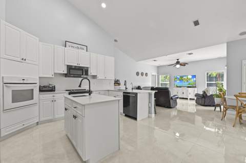 12521 83rd Lane, West Palm Beach FL - photo 12 of 42
