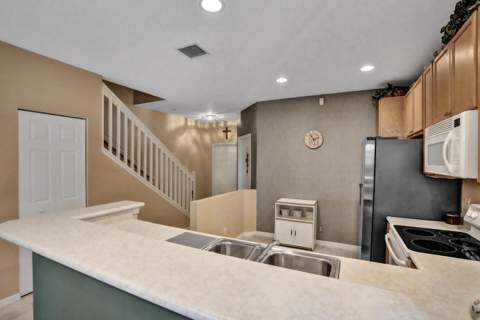 8055 Bellagio Lane, Boynton Beach FL - photo 6 of 47