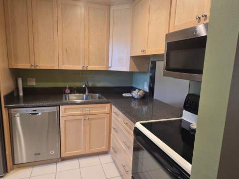 135 Lake Meryl Drive, West Palm Beach FL - photo 10 of 25