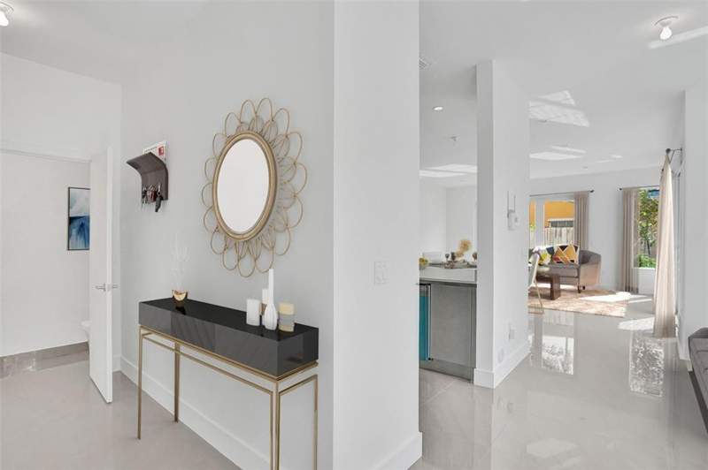 3 bedroom Townhouse at 815 NE 17th Avenue #5, Progresso, Fort Lauderdale — photo 2