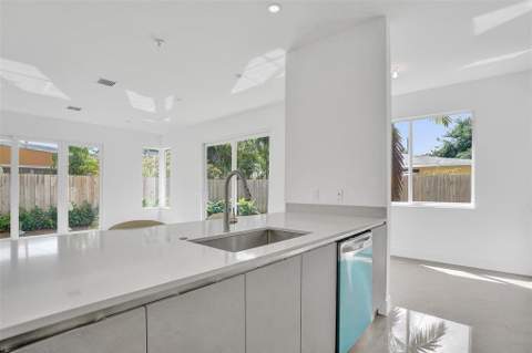 815 NE 17th Avenue #5, Fort Lauderdale FL - photo 10 of 28