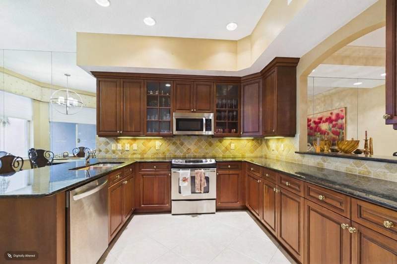 2 bedroom Condominium at 101 Palm Bay Circle #B, Ballenisles, Palm Beach Gardens — photo 4