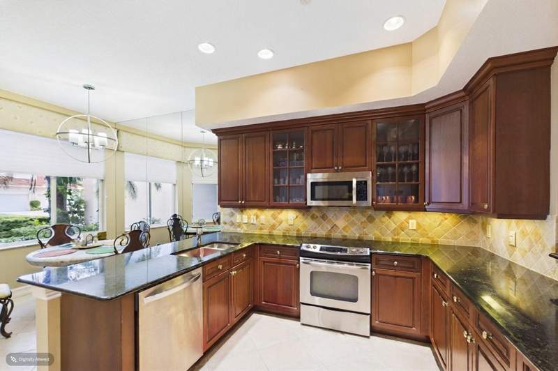 2 bedroom Condominium at 101 Palm Bay Circle #B, Ballenisles, Palm Beach Gardens — photo 5