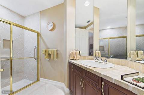 101 Palm Bay Circle #B, Palm Beach Gardens FL - photo 16 of 49