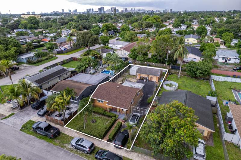 2 bedroom Single Family Residence at 2310 Scott Street, Hollywood Park, Hollywood — photo 2