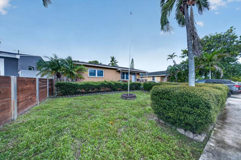 2 bedroom Single Family Residence at 2310 Scott Street, Hollywood Park, Hollywood — photo 4