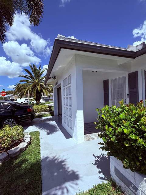 4605 NW 49th Street, Tamarac FL - photo 6 of 19