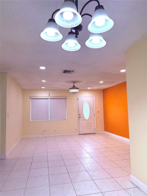 4605 NW 49th Street, Tamarac FL - photo 10 of 19