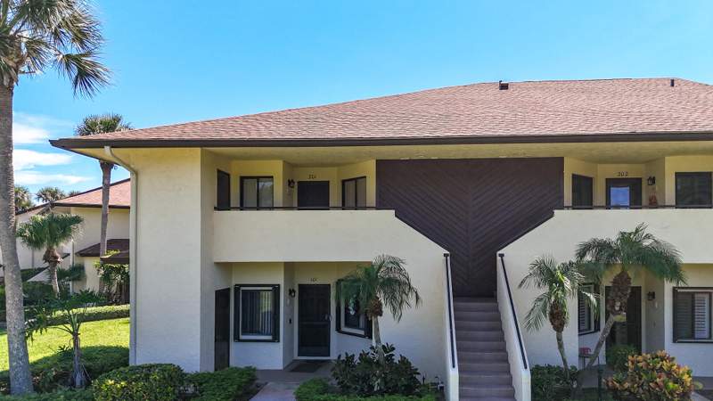 2 bedroom Condominium at 6303 SE Williamsburg Drive #201, Williamsburg At Heritage Ridge Condo, Hobe Sound — photo 2