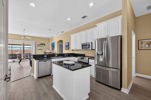 1402 SW Abingdon Avenue, Port St. Lucie FL - photo 12 of 58