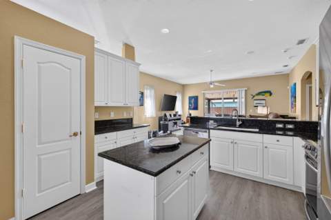 1402 SW Abingdon Avenue, Port St. Lucie FL - photo 16 of 58