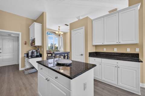 1402 SW Abingdon Avenue, Port St. Lucie FL - photo 15 of 58