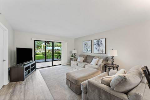 2205 S Cypress Bend Drive #103, Pompano Beach FL - photo 17 of 37